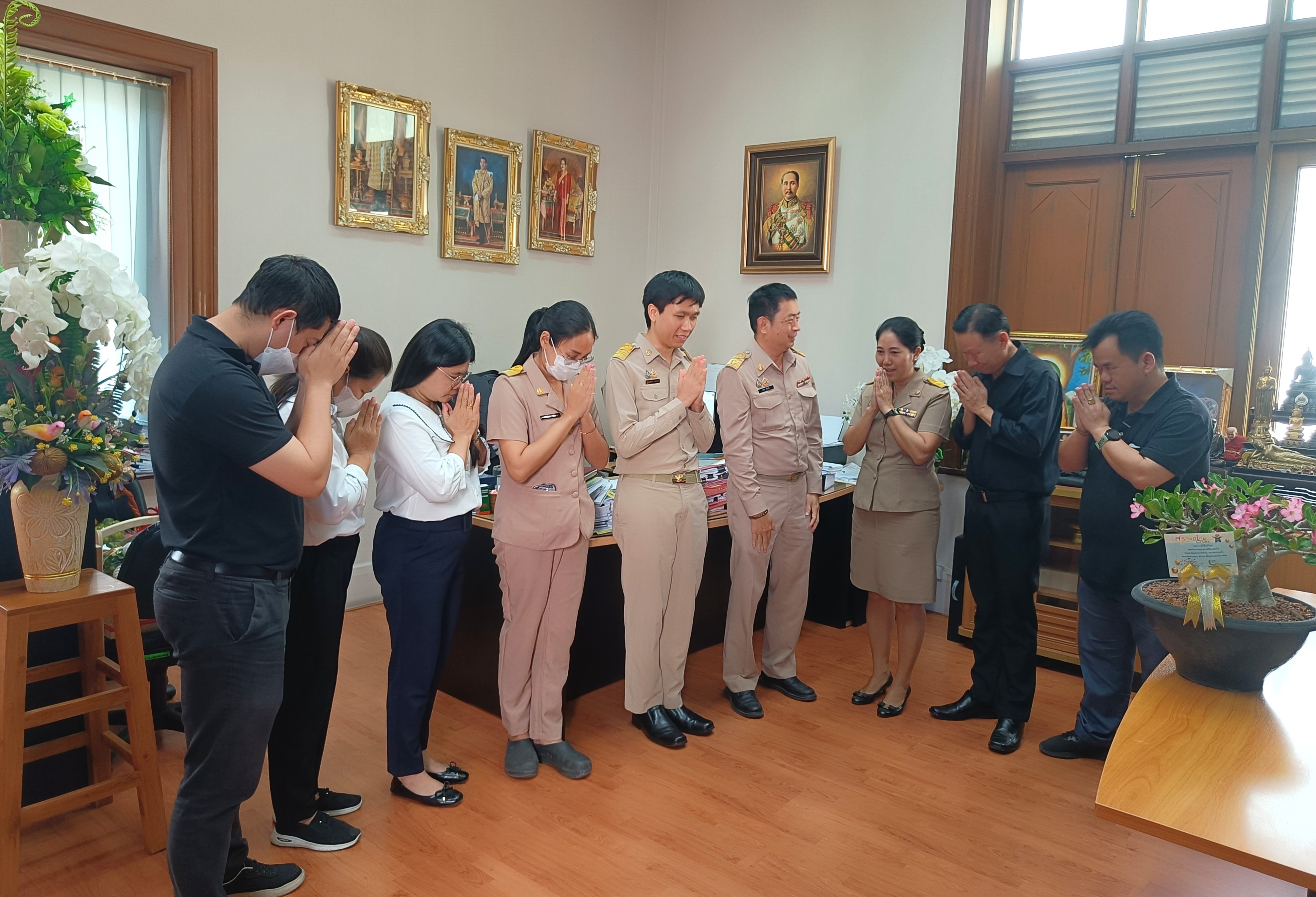 title - กลุ่มพัฒนาระบบบริหาร สำนักงานการปฏิรูปที่ดินเพื่อเกษตรกรรม (กพร. ส.ป.ก.) เข้ากราบไหว้อวยพร ขอพรผู้บริหาร สำนักงานการปฏิรูปที่ดินเพื่อเกษตรกรรม (ส.ป.ก.) เนื่องในเทศกาลขึ้นปีใหม่ 2569